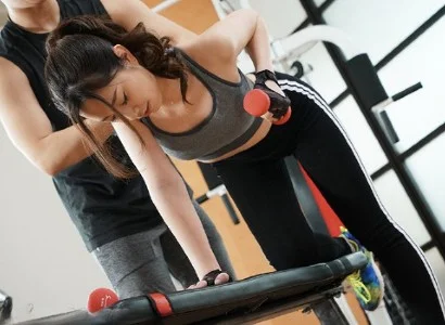 Anh PT may mắn và người phụ nữ thiếu thốn làm tình với nhau